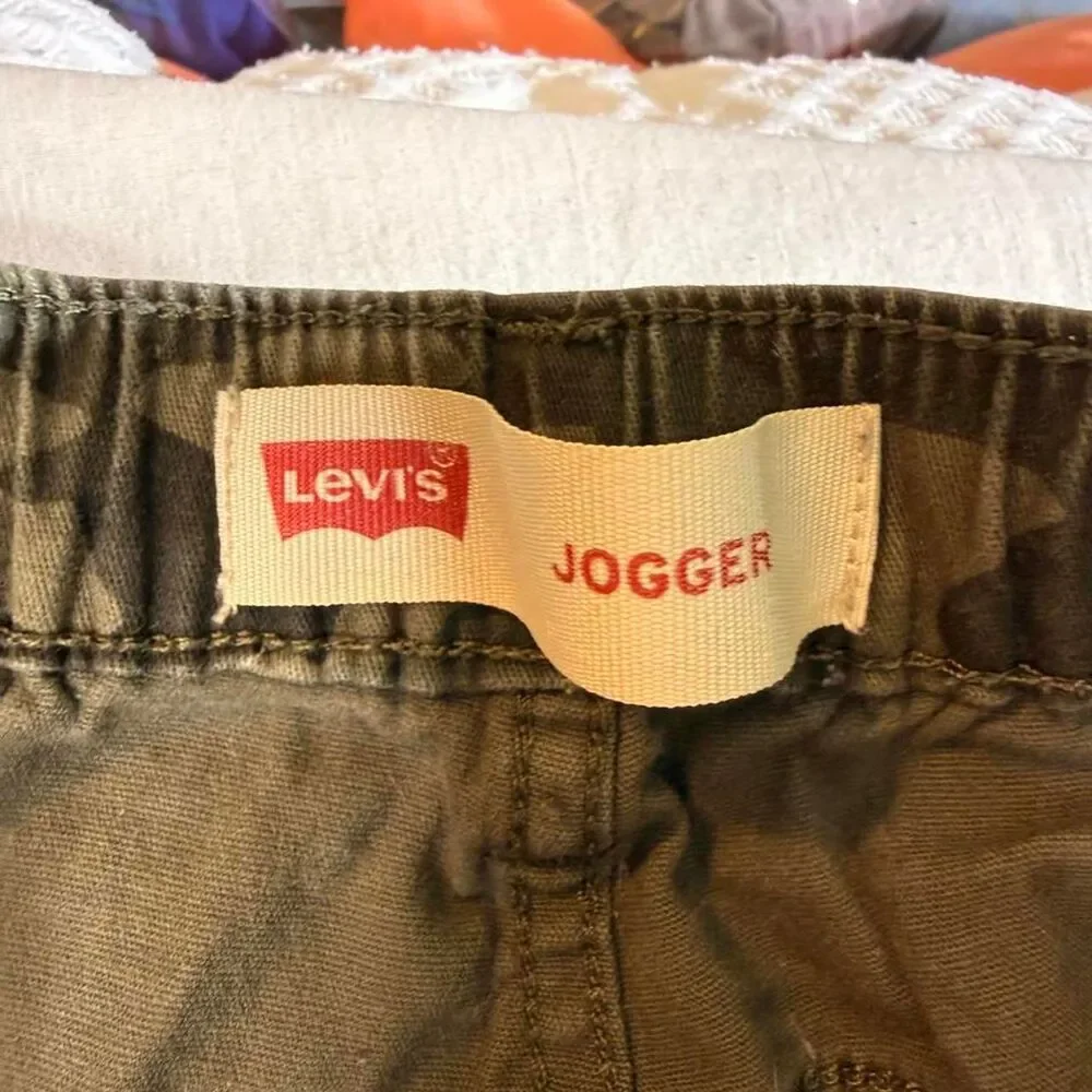 Levi-s Green and Khaki Trousers